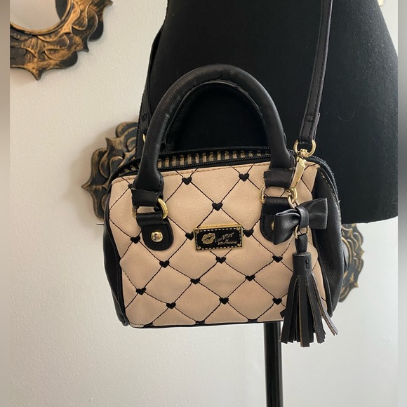 Betsy Johnson small crossbody purse. - Picture 1 of 6